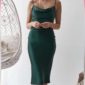 NWT Velvi Elegant Green Satin Slip Dress 12 medium large emerald midi spaghetti